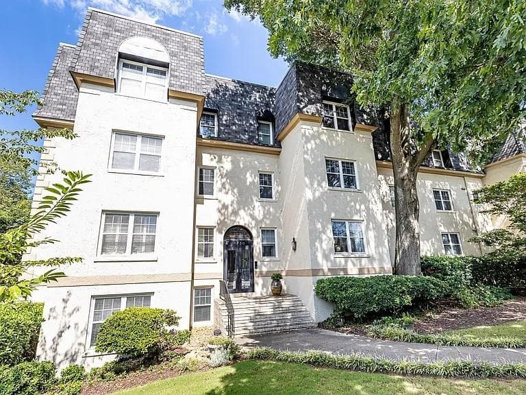 1 bedroom, 1 bathroom, 893 sq ft condominium sold at 1230 Piedmont Avenue 405, Atlanta, GA 30309