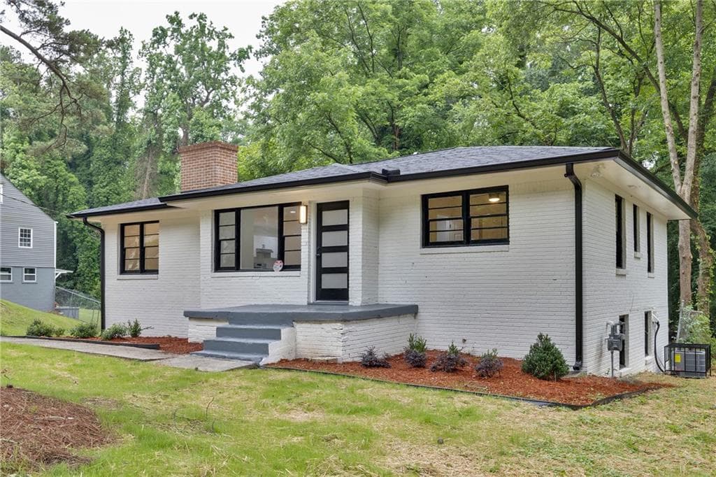 3 bedroom, 3 bathroom, 1,601 sq ft single family residence sold at 450 Collier Ridge Drive, Atlanta, GA 30318