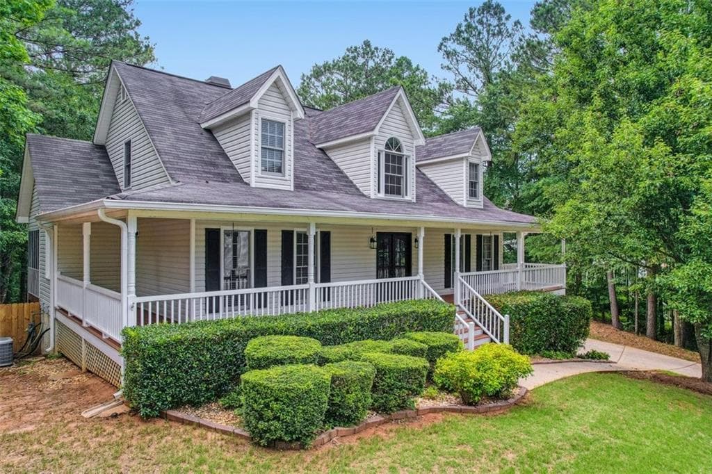 3 bedroom, 3 bathroom, 2,058 sq ft single family residence under contract at 212 WARRENTON Drive, Douglasville, GA 30134
