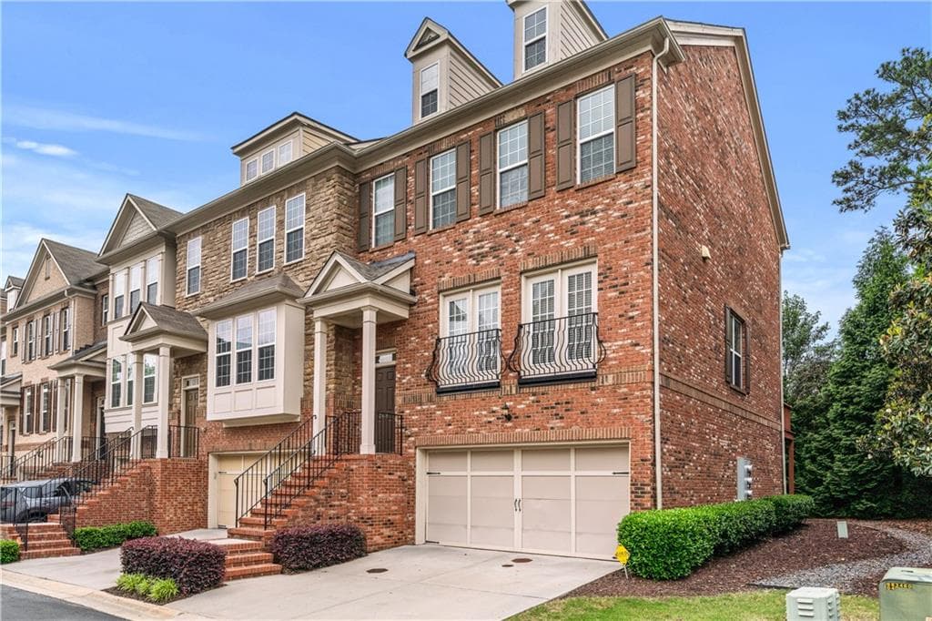 3 bedroom, 4 bathroom, 2,710 sq ft townhouse sold at 2428 Hadlow Lane 25, Atlanta, GA 30339