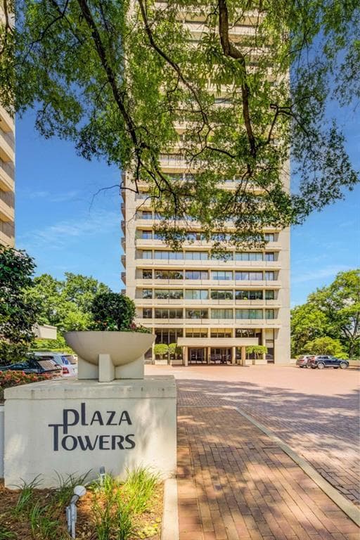 2 bedroom, 2 bathroom, 1,594 sq ft condominium sold at 2575 Peachtree Road 15F, Atlanta, GA 30305