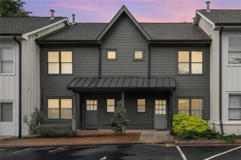 2 bedroom, 3 bathroom, 1,206 sq ft townhouse sold at 1516 Howell Mill Road 16, Atlanta, GA 30318