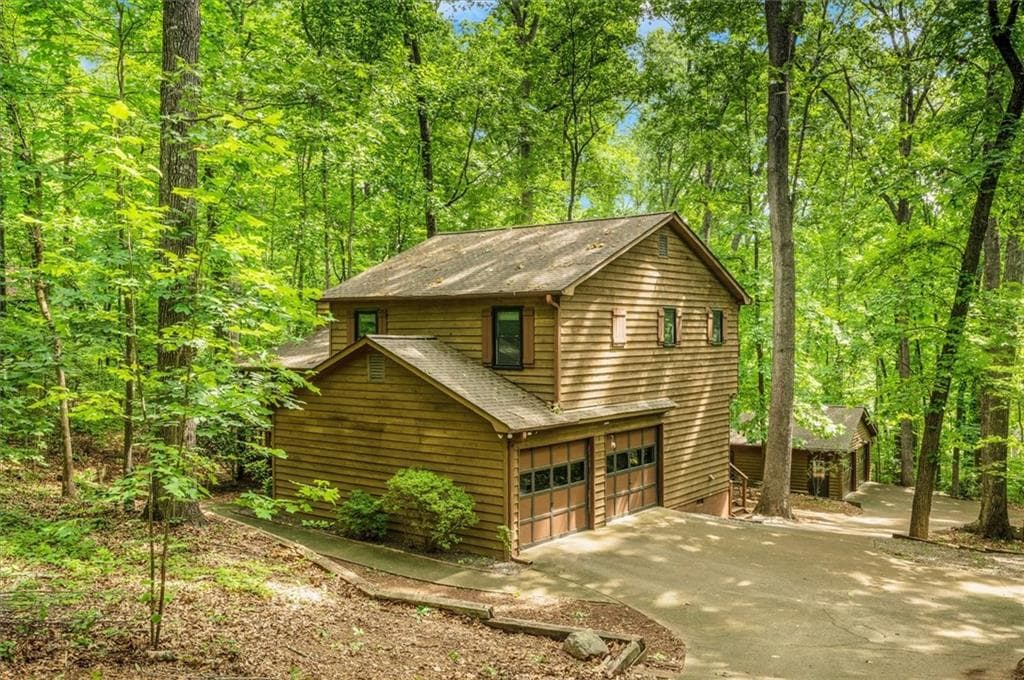 3 bedroom, 3 bathroom, 1,968 sq ft single family residence sold at 2269 Sparrow Ridge Drive, Marietta, GA 30066