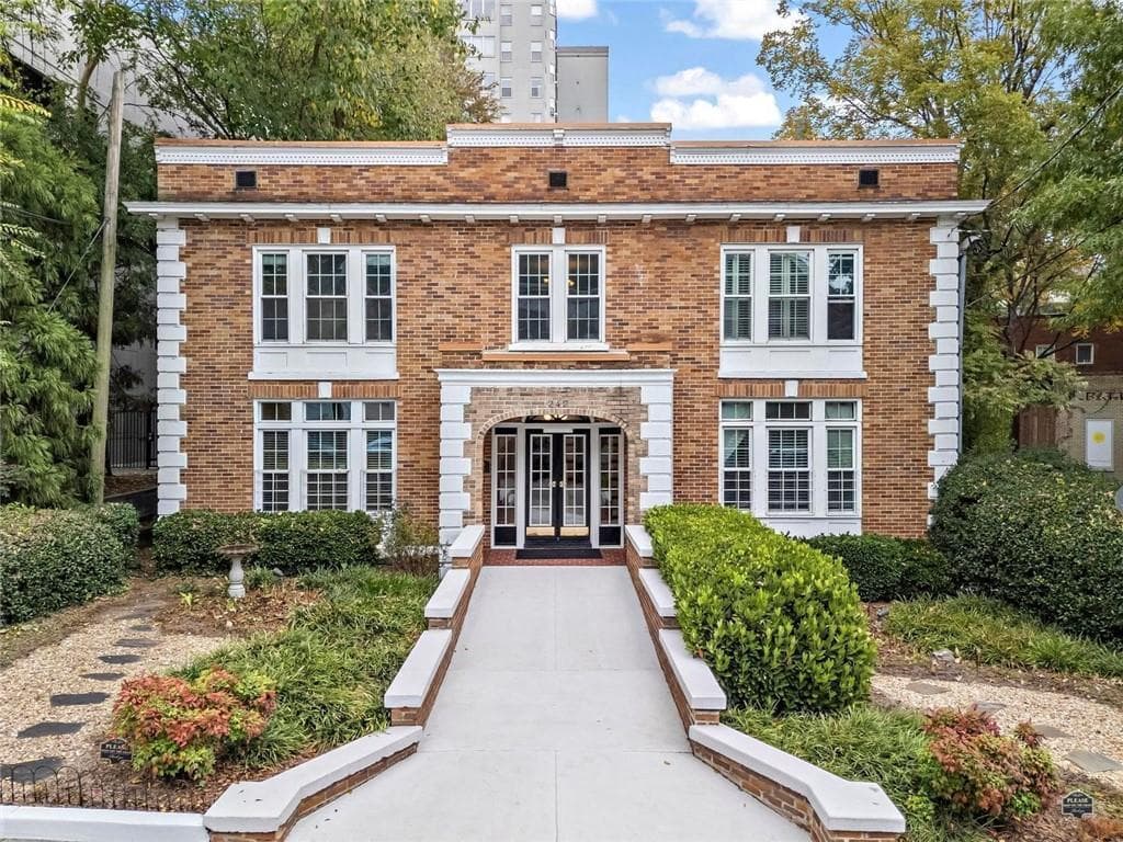 1 bedroom, 1 bathroom, 409 sq ft condominium sold at 242 12th Street 14, Atlanta, GA 30309