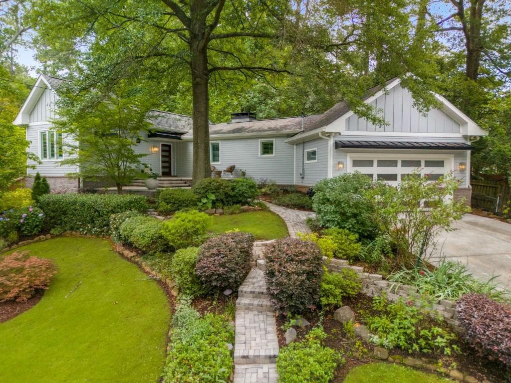 3 bedroom, 3 bathroom, 2,076 sq ft single family residence sold at 2283 Pembrook Place, Atlanta, GA 30324