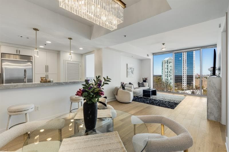 2 bedroom, 3 bathroom, 1,594 sq ft condominium sold at 2795 Peachtree Road 1305, Atlanta, GA 30305