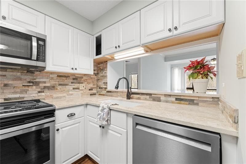 3 bedroom, 3 bathroom, 1,806 sq ft condominium sold at 1800 Clairmont #428 Lake A428, Decatur, GA 30033