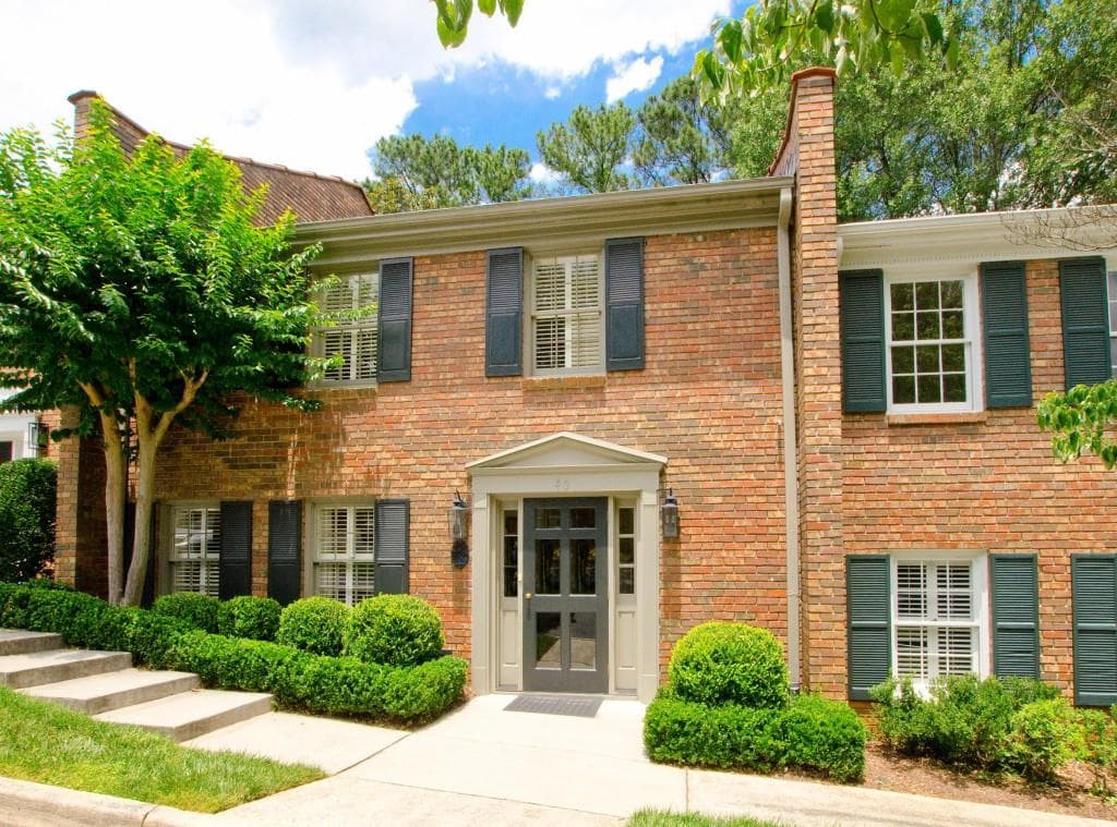 2 bedroom, 3 bathroom, 1,612 sq ft townhouse sold at 40 Olde Ivy Square, Atlanta, GA 30342