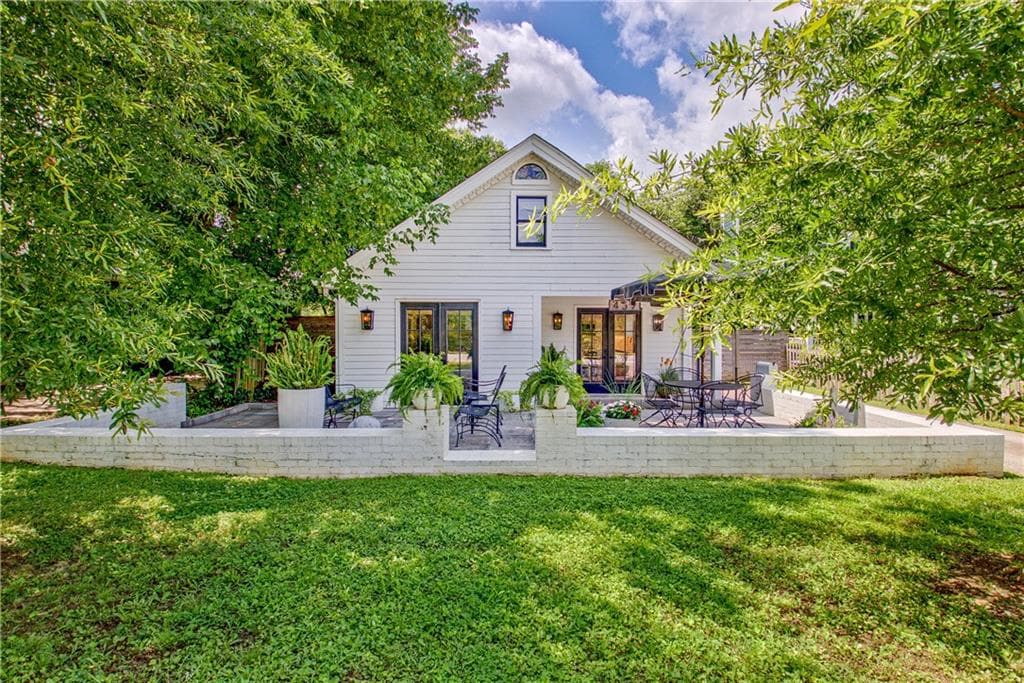 3 bedroom, 1 bathroom, 1,103 sq ft single family residence sold at 439 Atlanta Avenue, Atlanta, GA 30315