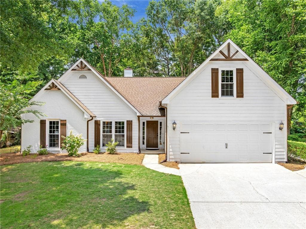 3 bedroom, 2 bathroom, 2,050 sq ft single family residence sold at 4210 Platinum Court, Hoschton, GA 30548