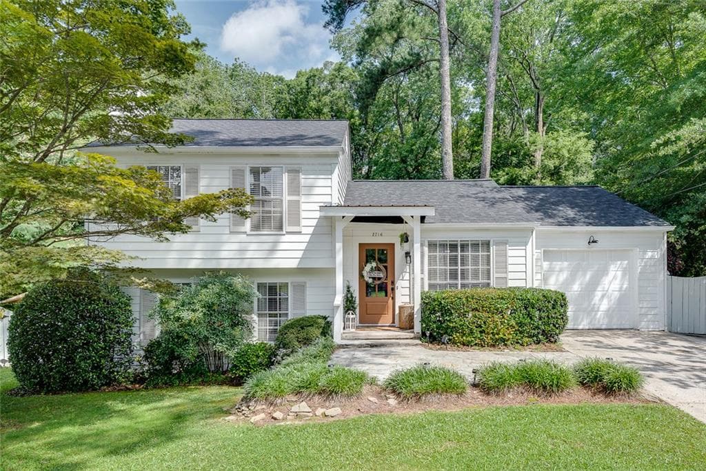 3 bedroom, 2 bathroom, 1,320 sq ft single family residence sold at 2716 Meadow Ridge Drive, Duluth, GA 30096