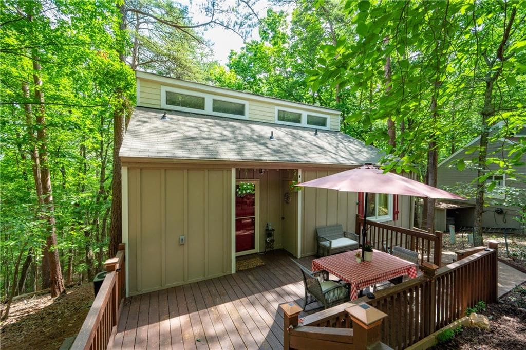 2 bedroom, 2 bathroom, 980 sq ft single family residence sold at 140 Indian Ridge Court, Waleska, GA 30183