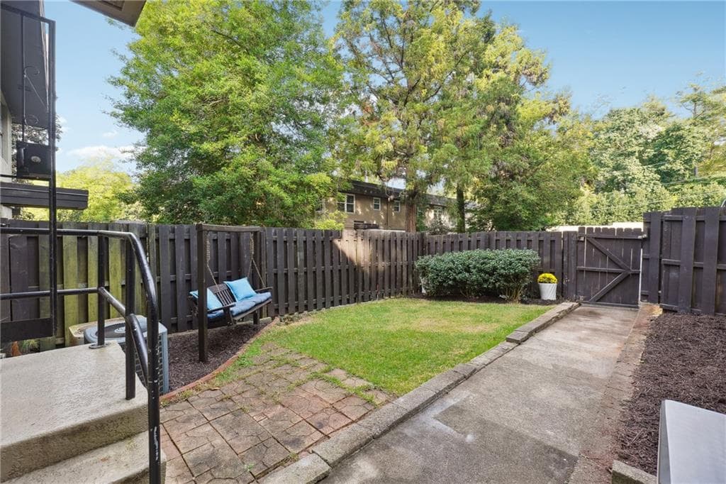 2 bedroom, 2 bathroom, 1,168 sq ft condominium sold at 290 Lakemoore Drive C, Atlanta, GA 30342