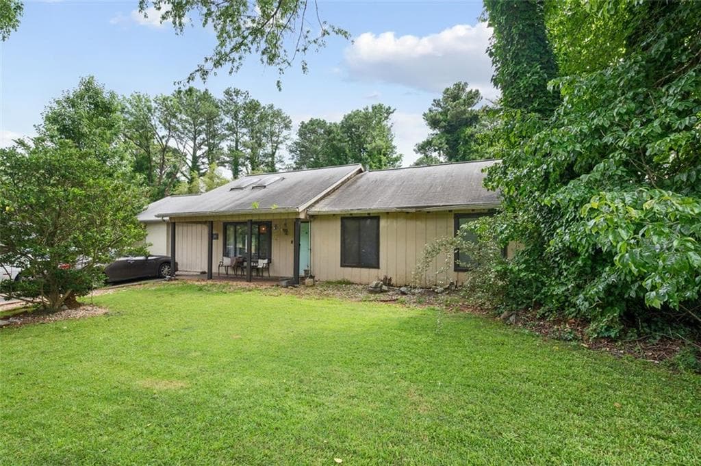 3 bedroom, 3 bathroom, 1,448 sq ft single family residence sold at 962 BRIGHTON Drive, Lawrenceville, GA 30043