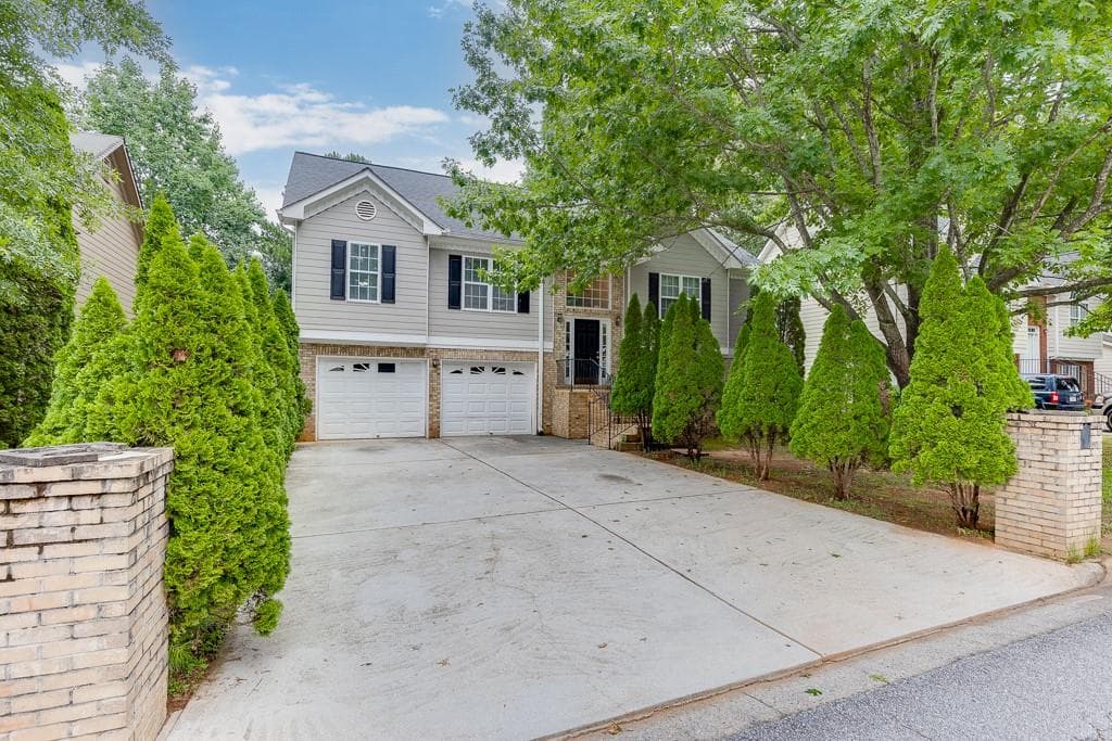 6 bedroom, 3 bathroom, 2,447 sq ft single family residence sold at 571 Oak Vista Court, Lawrenceville, GA 30044