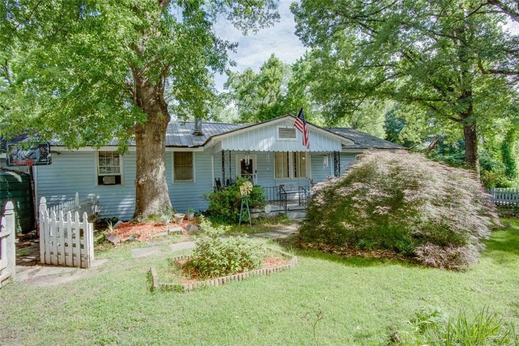 3 bedroom, 1 bathroom, 2,008 sq ft single family residence sold at 4236 Florida Avenue, Atlanta, GA 30360