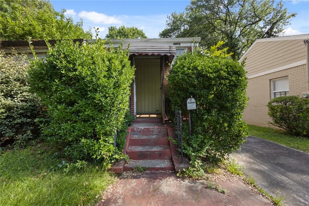 2 bedroom, 1 bathroom, 1,051 sq ft single family residence sold at 1143 Westview Drive, Atlanta, GA 30310