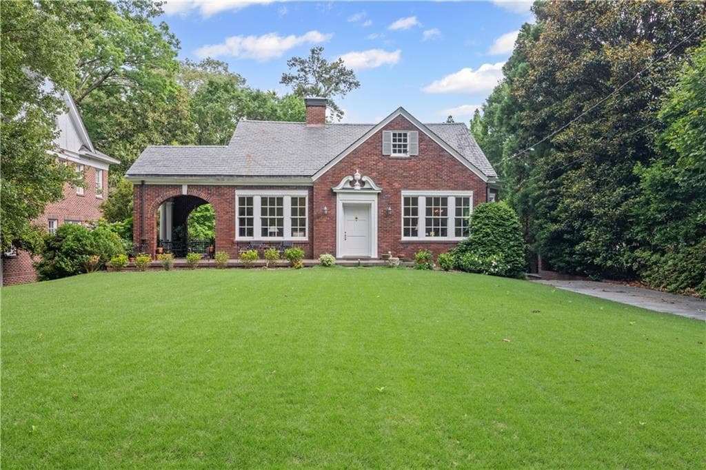 3 bedroom, 2 bathroom, 2,216 sq ft single family residence sold at 655 E Pelham Road, Atlanta, GA 30324