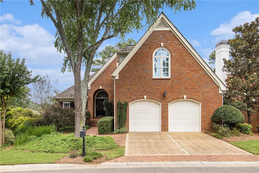 3 bedroom, 3 bathroom, 3,481 sq ft single family residence sold at 6300 Brookside Place, Roswell, GA 30076