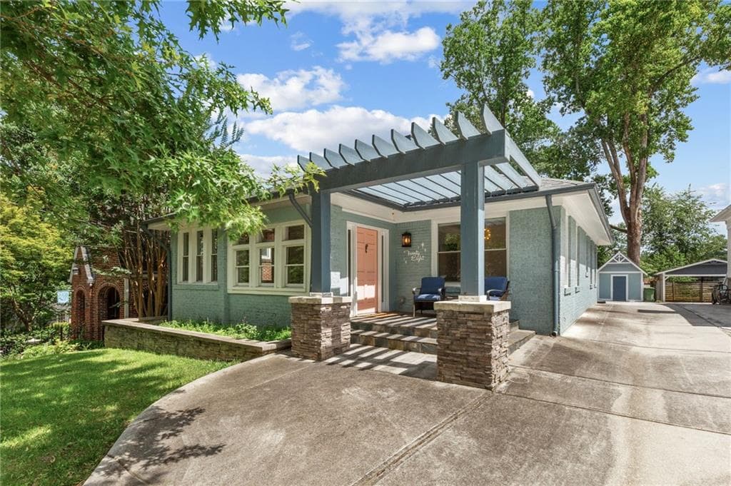 2 bedroom, 2 bathroom, 2,050 sq ft single family residence sold at 28 Peachtree Hills Avenue, Atlanta, GA 30305