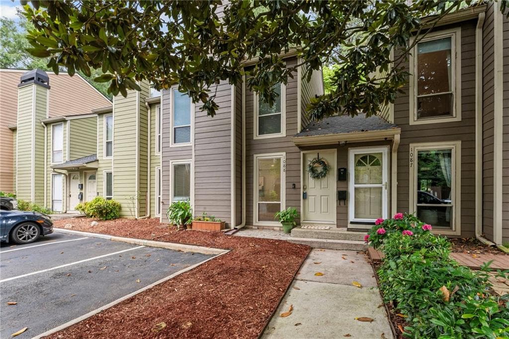 2 bedroom, 3 bathroom, 1,538 sq ft condominium sold at 1088 Riverbend Club Drive, Atlanta, GA 30339