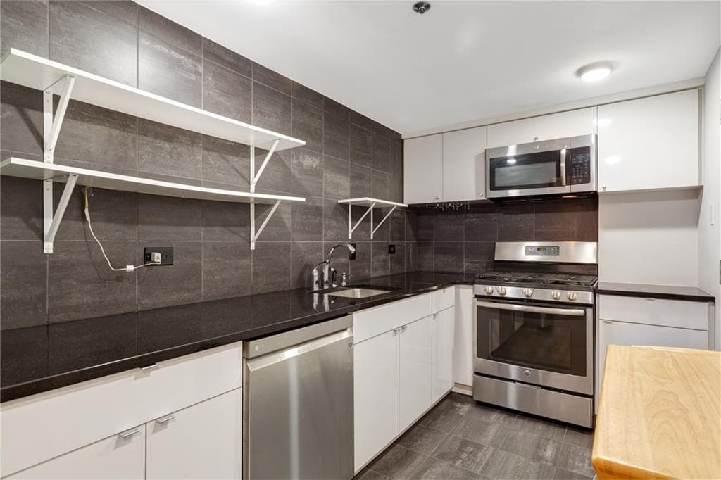2 bedroom, 2 bathroom, 1,160 sq ft condominium sold at 1501 Clairmont Road 1522, Decatur, GA 30033