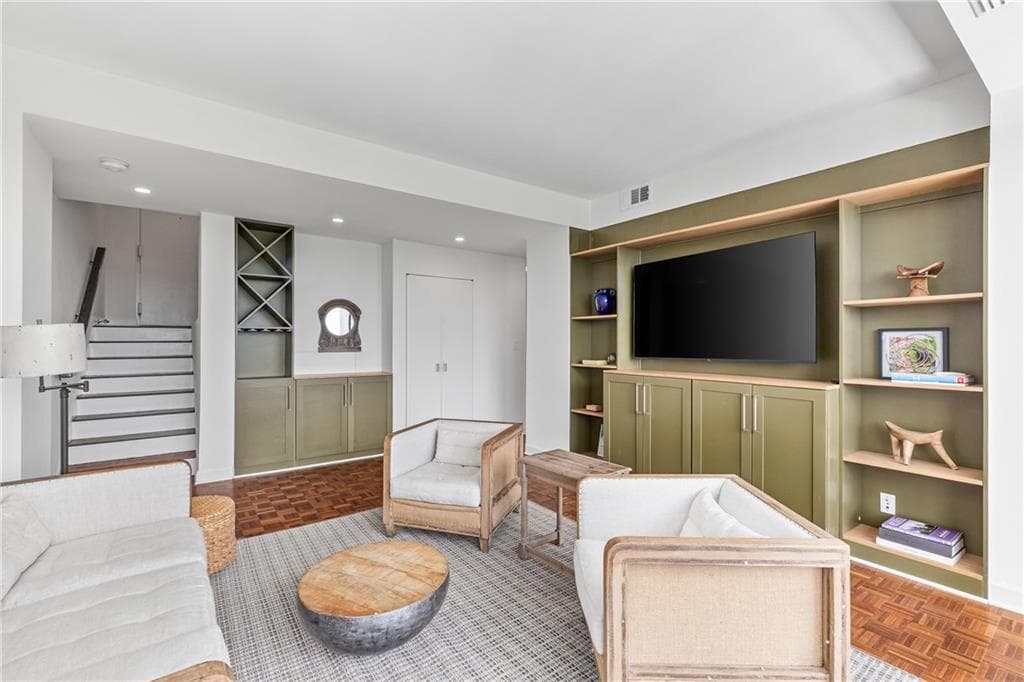 1 bedroom, 1 bathroom, 862 sq ft condominium sold at 145 15th Street 1209, Atlanta, GA 30309
