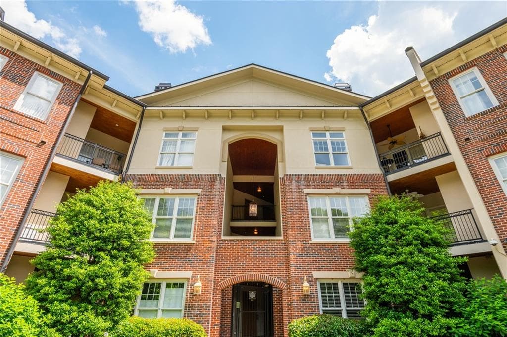 2 bedroom, 2 bathroom, 1,275 sq ft condominium sold at 825 Highland Lane 1116, Atlanta, GA 30306