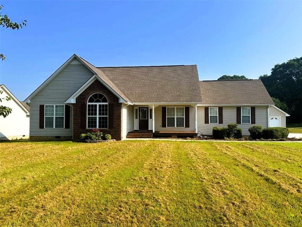 131 Rosewood Drive, Calhoun, GA 30701 — most recent listing photo