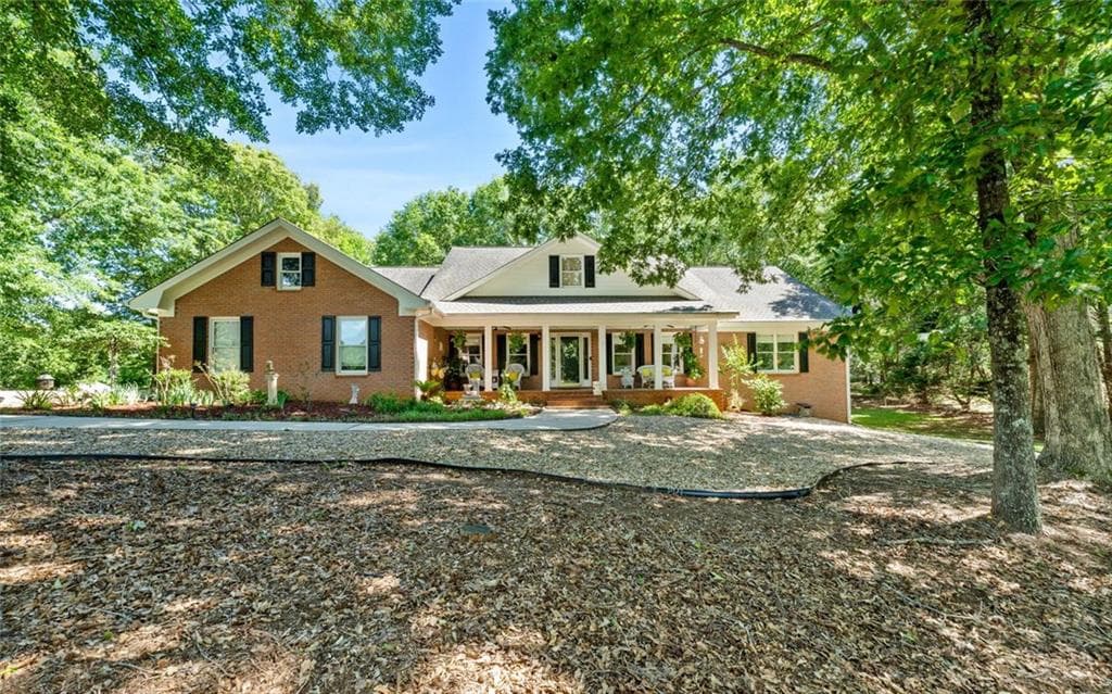 3 bedroom, 3 bathroom, 2,833 sq ft single family residence sold at 401 Riverwalk, Mcdonough, GA 30252