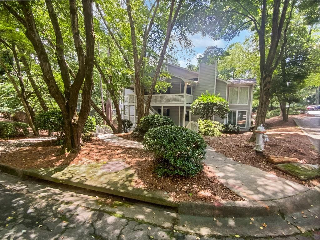3 bedroom, 2 bathroom, 1,380 sq ft condominium sold at 501 Vicksburg Place, Atlanta, GA 30350