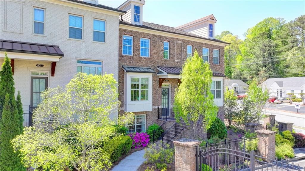 3 bedroom, 4 bathroom, 2,213 sq ft townhouse sold at 4007 Dunwoody Trace, Atlanta, GA 30338