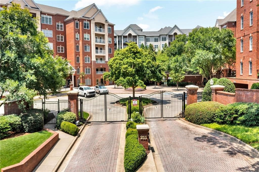 2 bedroom, 3 bathroom, 1,693 sq ft condominium sold at 211 Colonial Homes Drive 1102, Atlanta, GA 30309