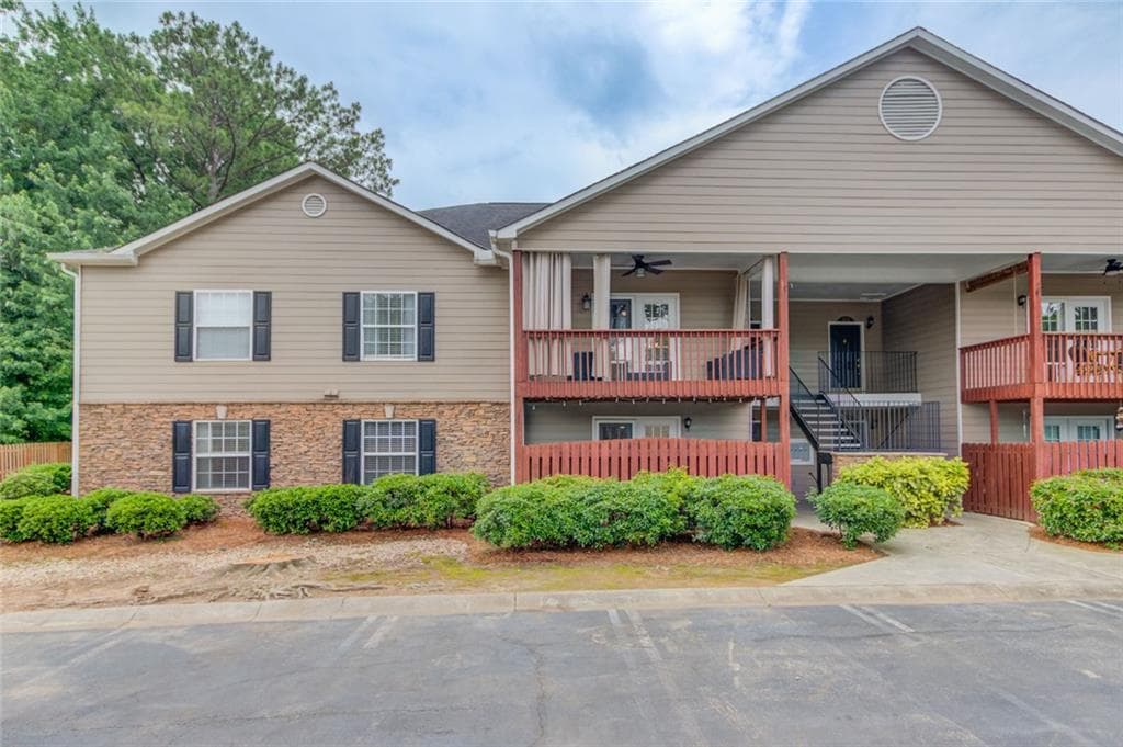 2 bedroom, 2 bathroom, 1,225 sq ft condominium sold at 405 Brighton Point, Atlanta, GA 30328