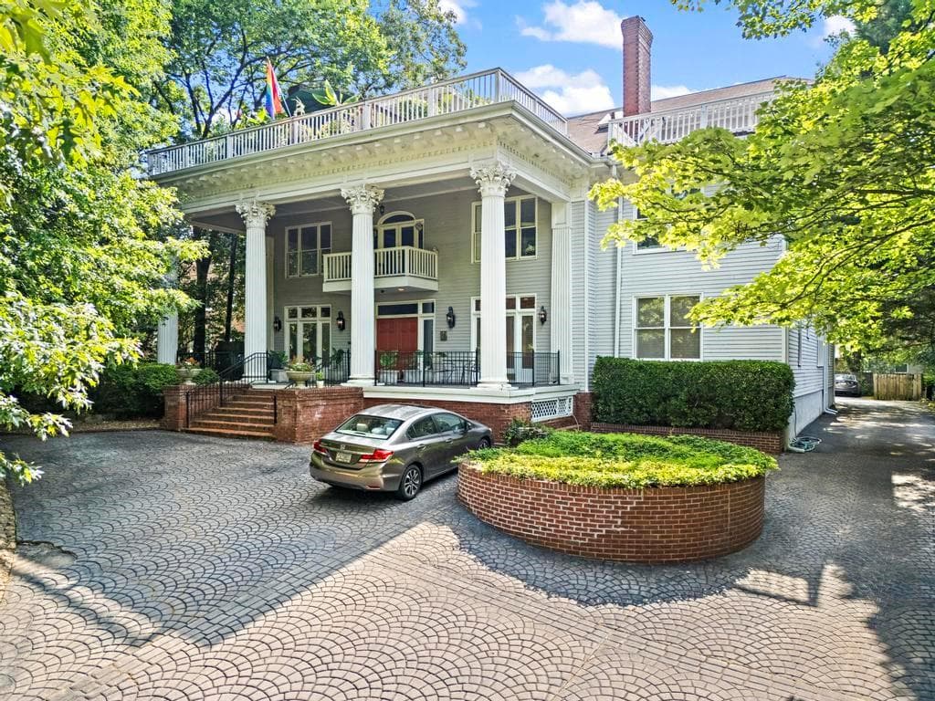 1 bedroom, 1 bathroom, 784 sq ft condominium sold at 893 Piedmont Avenue 5, Atlanta, GA 30309