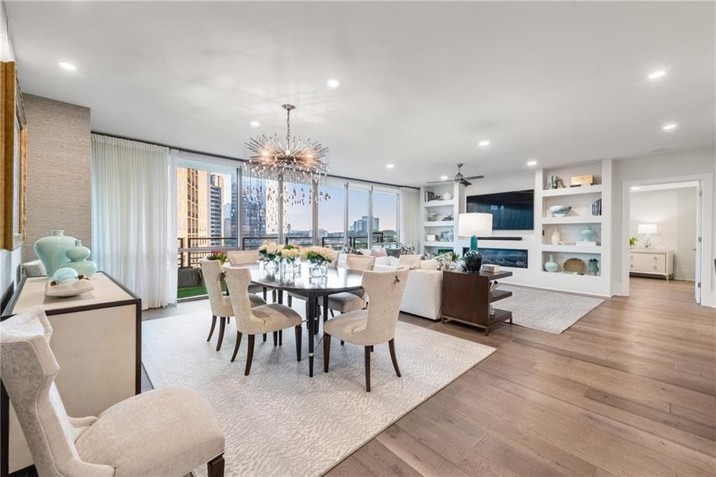3 bedroom, 3 bathroom, 2,495 sq ft condominium sold at 700 Park Regency Place 1605, Atlanta, GA 30326