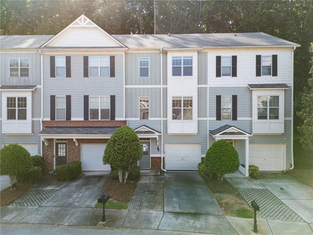 3 bedroom, 4 bathroom, 2,227 sq ft townhouse sold at 1768 Oakbrook Lane 9, Kennesaw, GA 30152