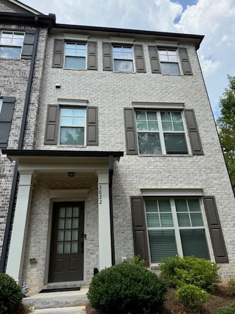 3 bedroom, 4 bathroom, 2,000 sq ft townhouse sold at 3822 Miranda Court, Suwanee, GA 30024