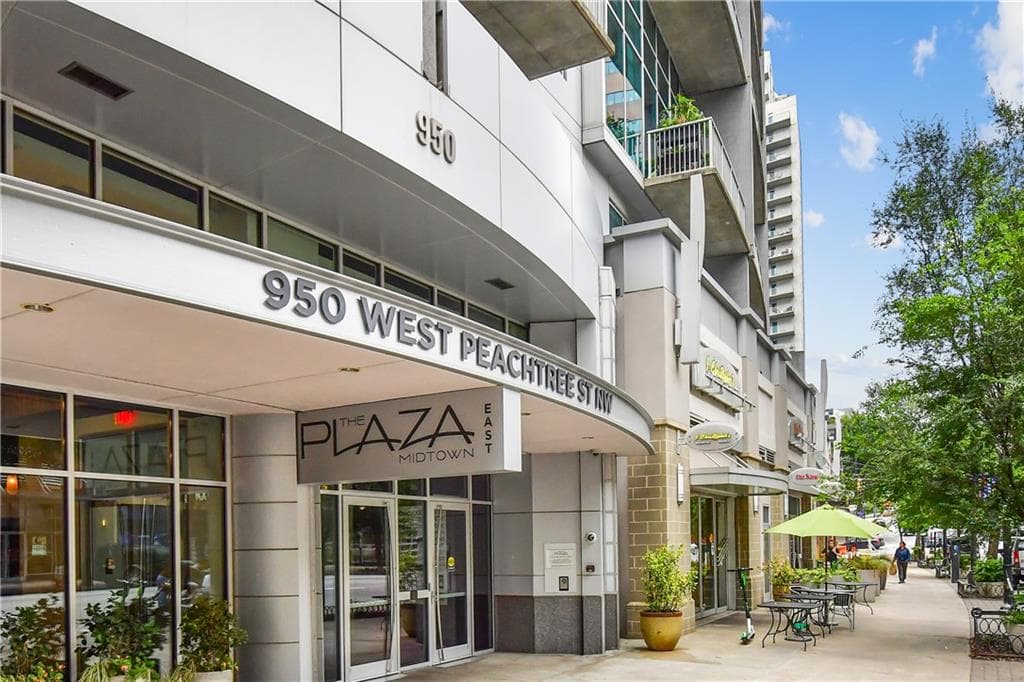 2 bedroom, 2 bathroom, 1,260 sq ft condominium sold at 950 W Peachtree Street 812, Atlanta, GA 30309