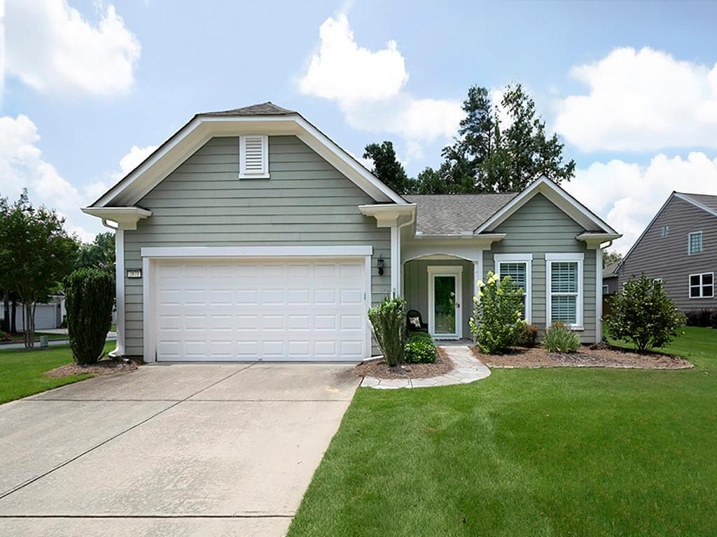 3 bedroom, 2 bathroom, 2,148 sq ft single family residence sold at 2871 Goldfinch Circle, Marietta, GA 30066
