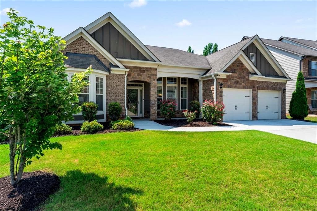 3 bedroom, 2 bathroom, 2,307 sq ft single family residence sold at 2844 Bluestone Drive, Atlanta, GA 30331
