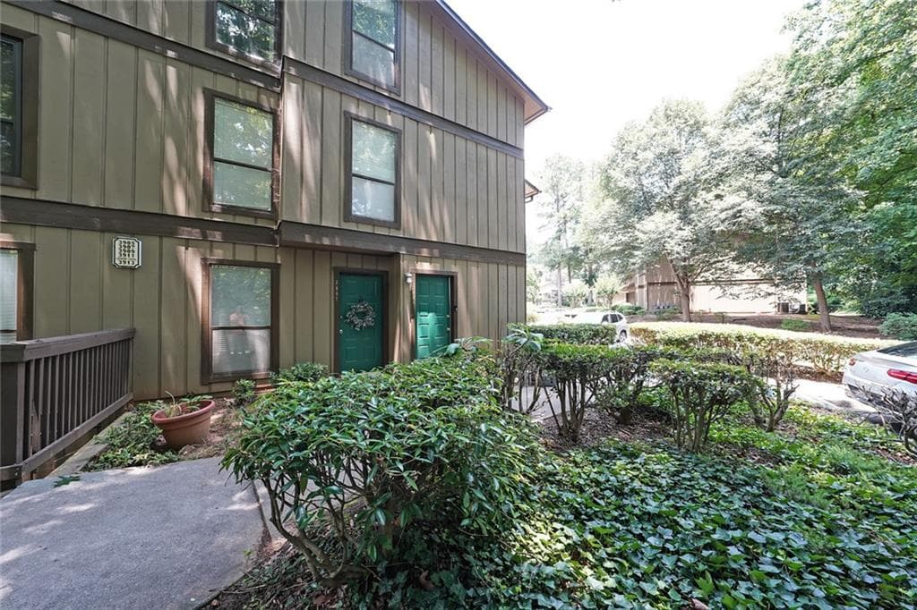2 bedroom, 1 bathroom, 952 sq ft condominium sold at 3907 Cedar Circle, Tucker, GA 30084
