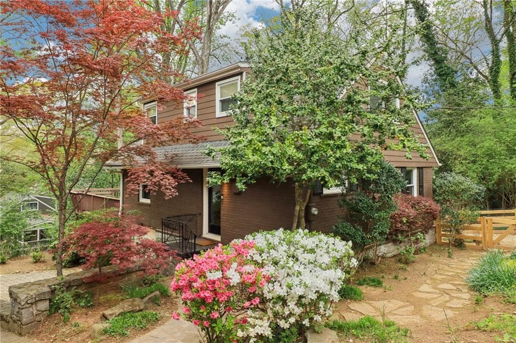 3 bedroom, 2 bathroom, 1,500 sq ft single family residence sold at 2891 Ridgemore Road, Atlanta, GA 30318