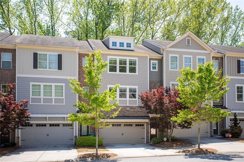 3 bedroom, 4 bathroom, 2,468 sq ft townhouse sold at 2813 White Oak Lane, Decatur, GA 30032