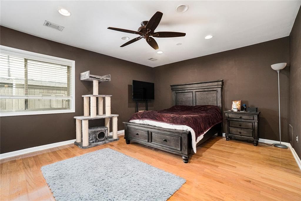 3 bedroom, 2 bathroom, 1,611 sq ft condominium sold at 3501 Roswell Road 211, Atlanta, GA 30305