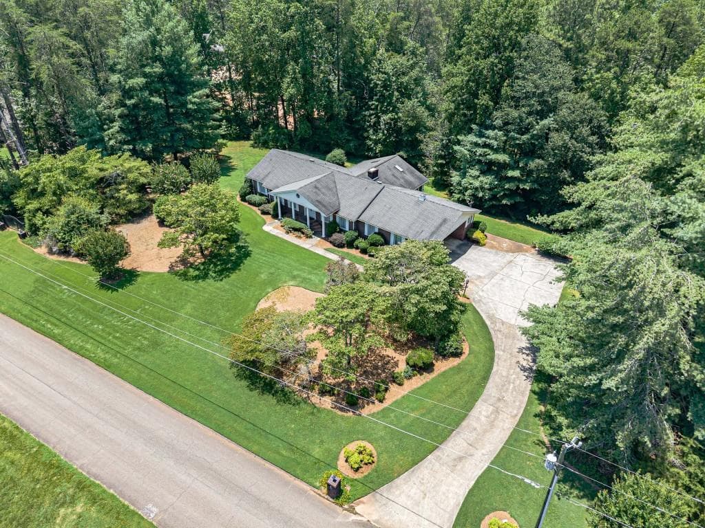 1725 Mountainside Drive, Cumming, GA 30040 — most recent listing photo
