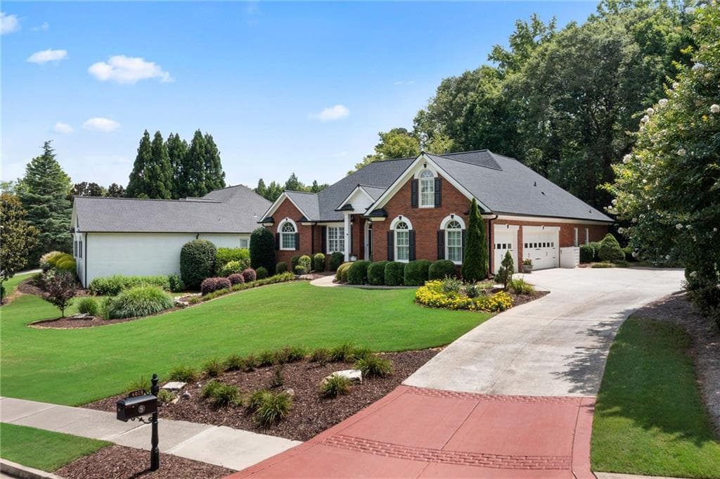 3 bedroom, 3 bathroom, 2,800 sq ft single family residence sold at 4019 Hickory Fairway Drive, Woodstock, GA 30188