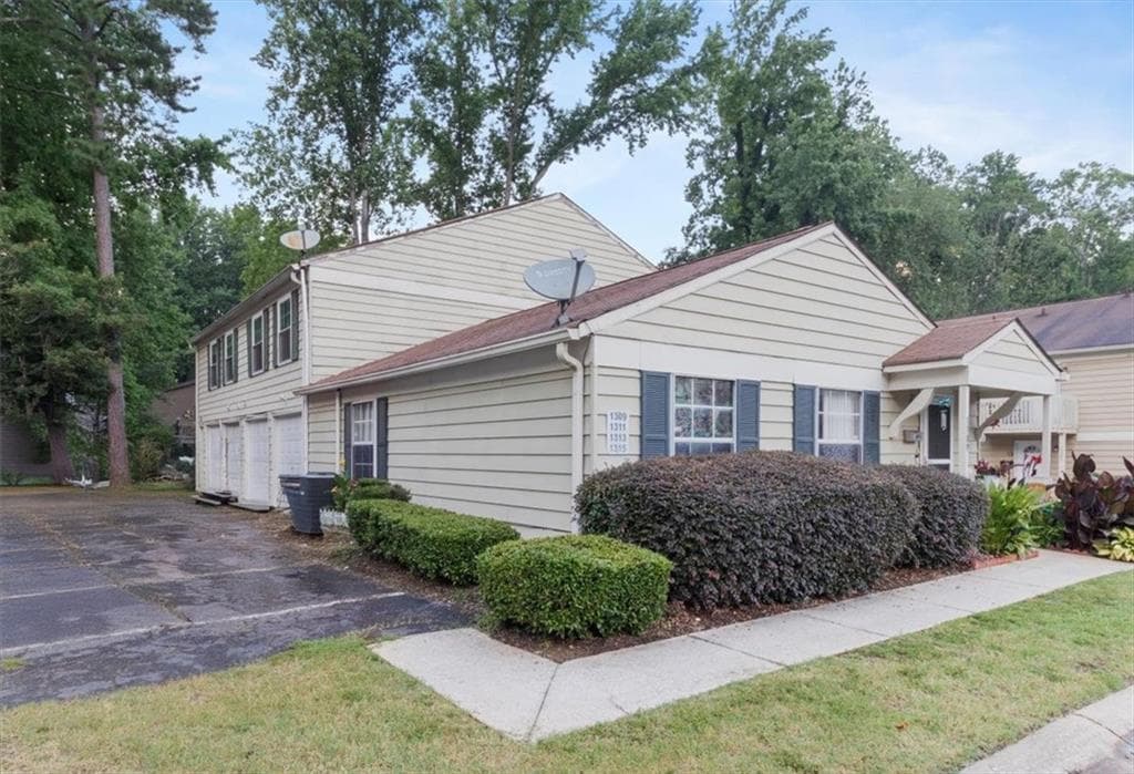 2 bedroom, 1 bathroom, 882 sq ft townhouse sold at 1315 Old Coach Road, Marietta, GA 30008