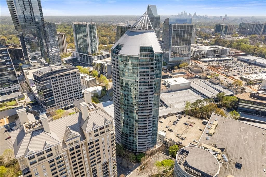 1 bedroom, 1 bathroom, 1,002 sq ft condominium sold at 3338 Peachtree Road APT 403, Atlanta, GA 30326