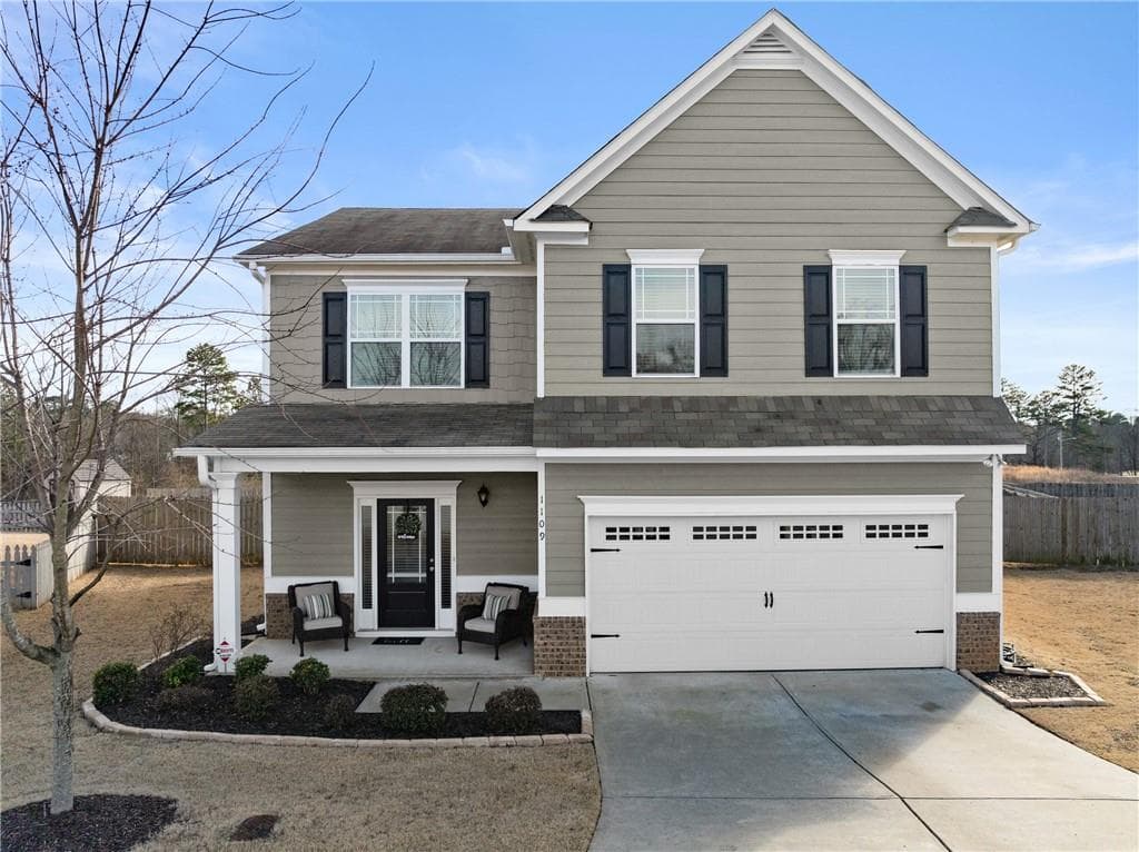 4 bedroom, 3 bathroom, 2,600 sq ft single family residence sold at 1109 Blind Brook Circle, Hoschton, GA 30548